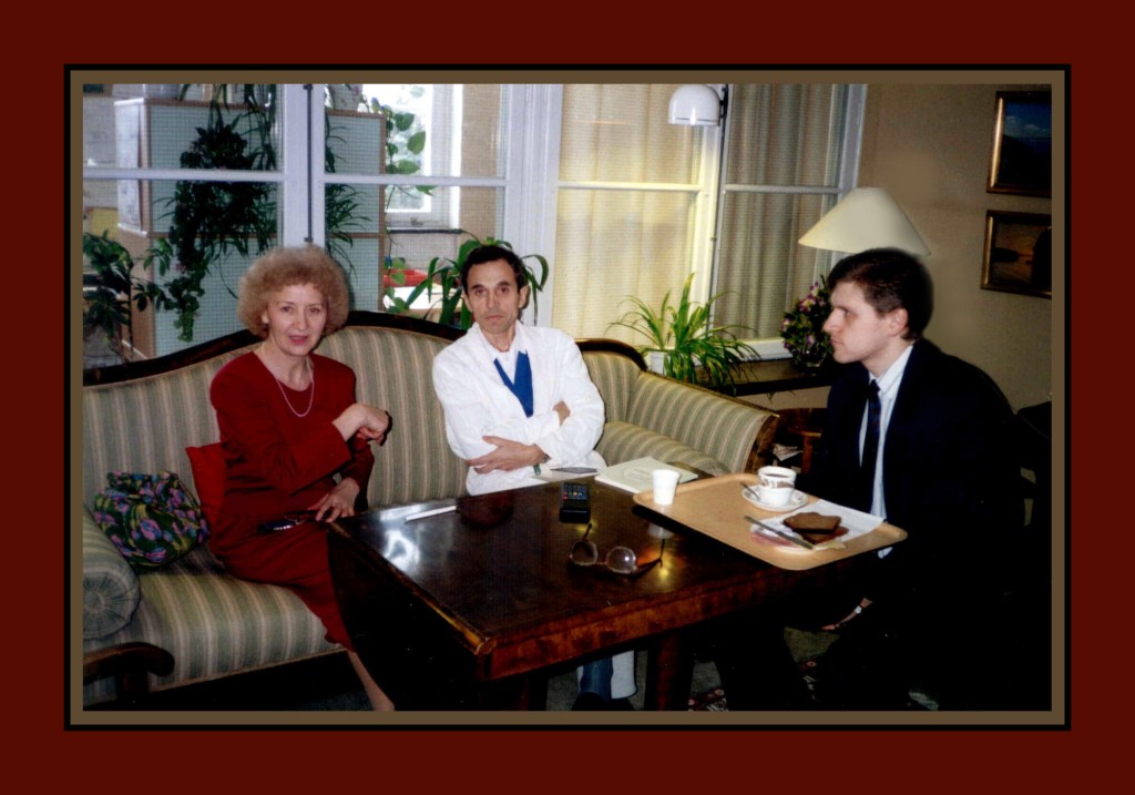 
1994 год, Швеция, Стокгольм. Владимир Максимчук с Марией Легат и переводчиком Сергеем в больнице Красного Креста
